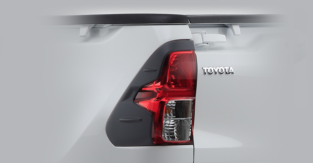 Rear Lamp Garnish Halogen, Black