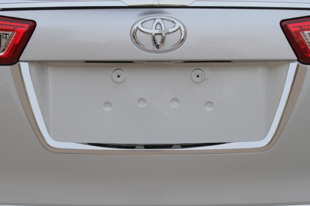 REAR LICENSE PLATE GARNISH