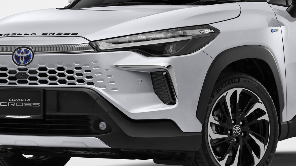 Front Bumper Garnish Chrome