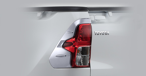 Rear Lamp Garnish Halogen, Chrome