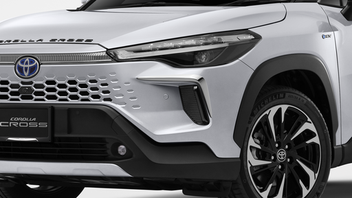 Front Bumper Garnish Dark Chrome